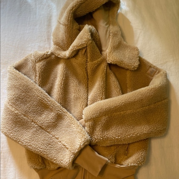 ALO Yoga Jackets & Blazers - ALO Foxy Sherpa Jacket in Camel